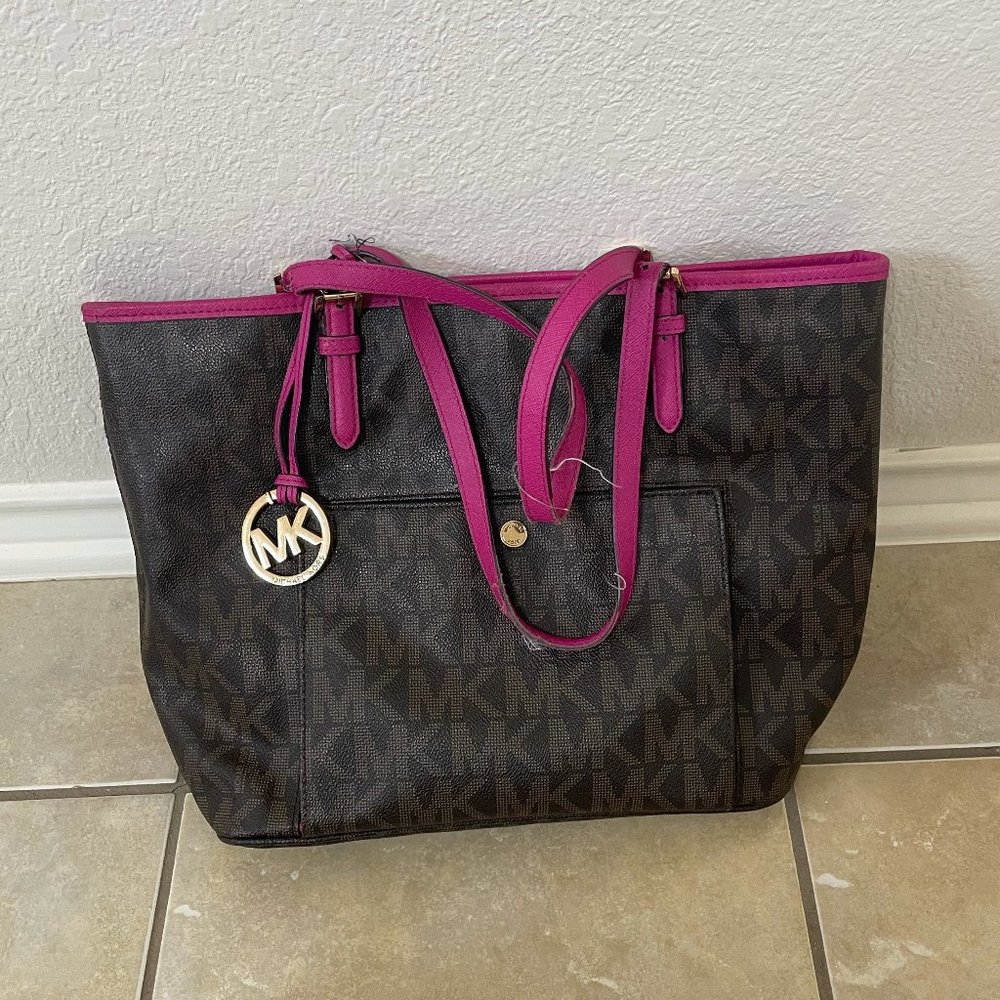 Michael Kors Medium logo Satchel Tote w Fuchsia details